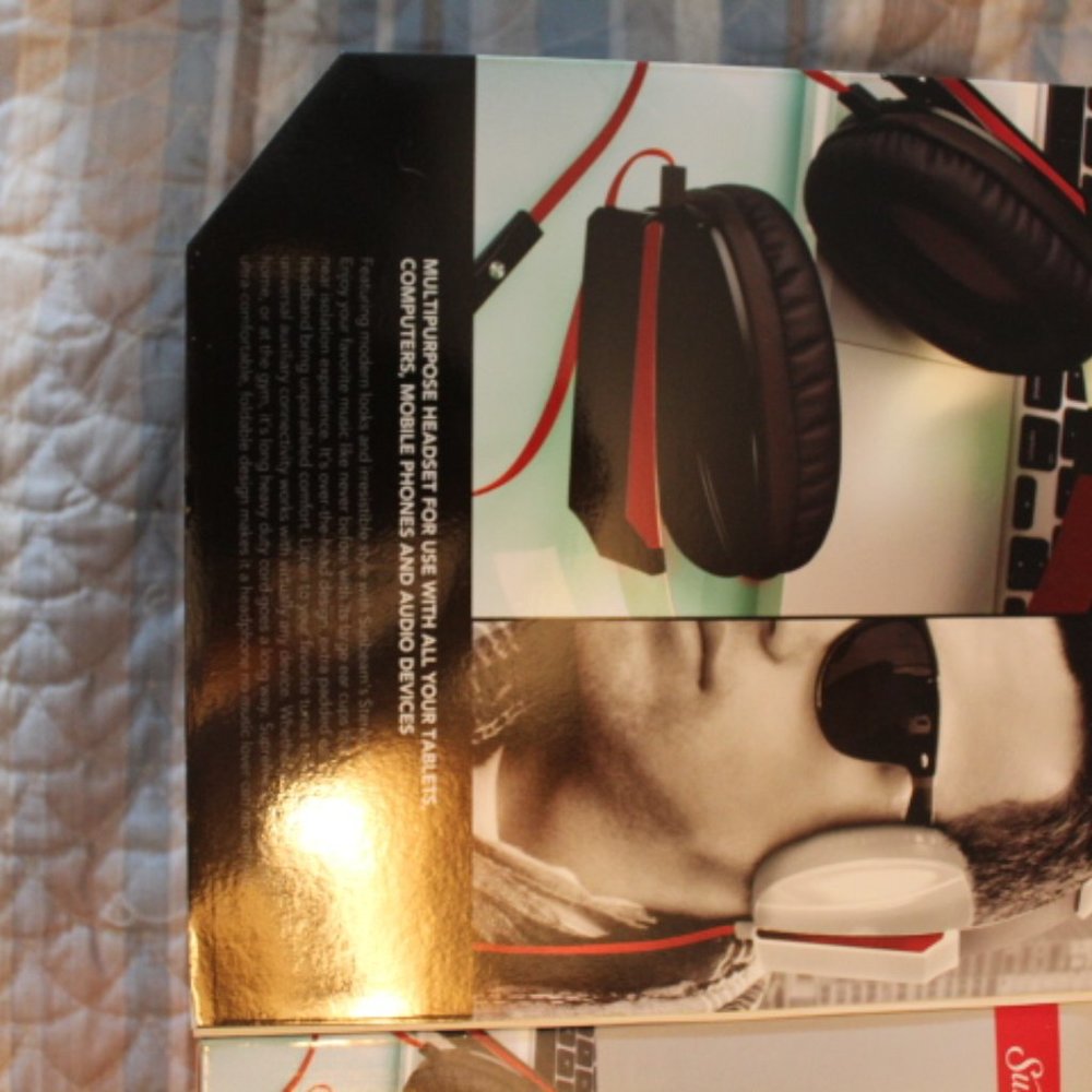 ⭐️CLEARANCE SALE⭐️💖HOST PICK💖 Stereo Bass Headphones with mic - Picture 11 of 13